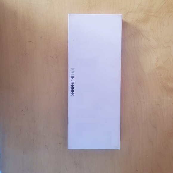 Kylie Cosmetics Valentines Collection Eyeshadow Pallette - Picture 4 of 4